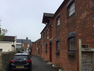 Property Image for Touchdown House, 156 High St, Royal Wootton Bassett, Swindon SN4 7AB, UK