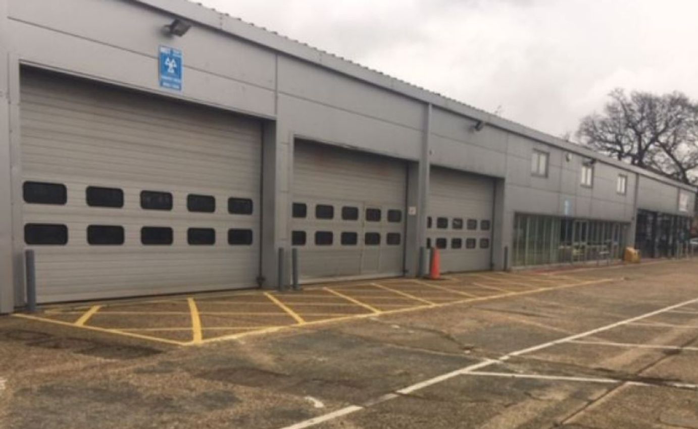 To Let Unit 10 Trackside, Abbot Close, West Byfleet Weybridge, Surrey