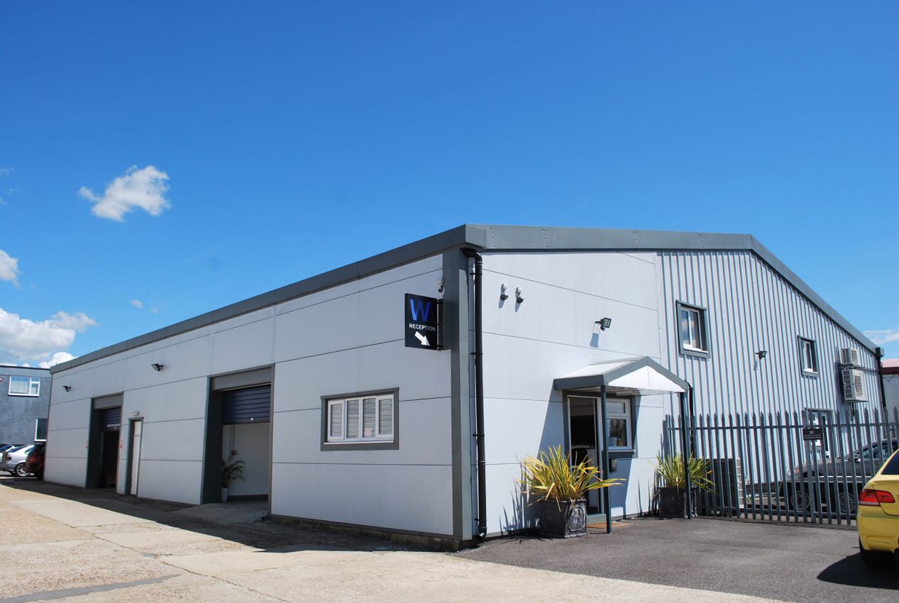 everton-road-hordle-lymington-so41-2-bed-property-with-land-for-sale
