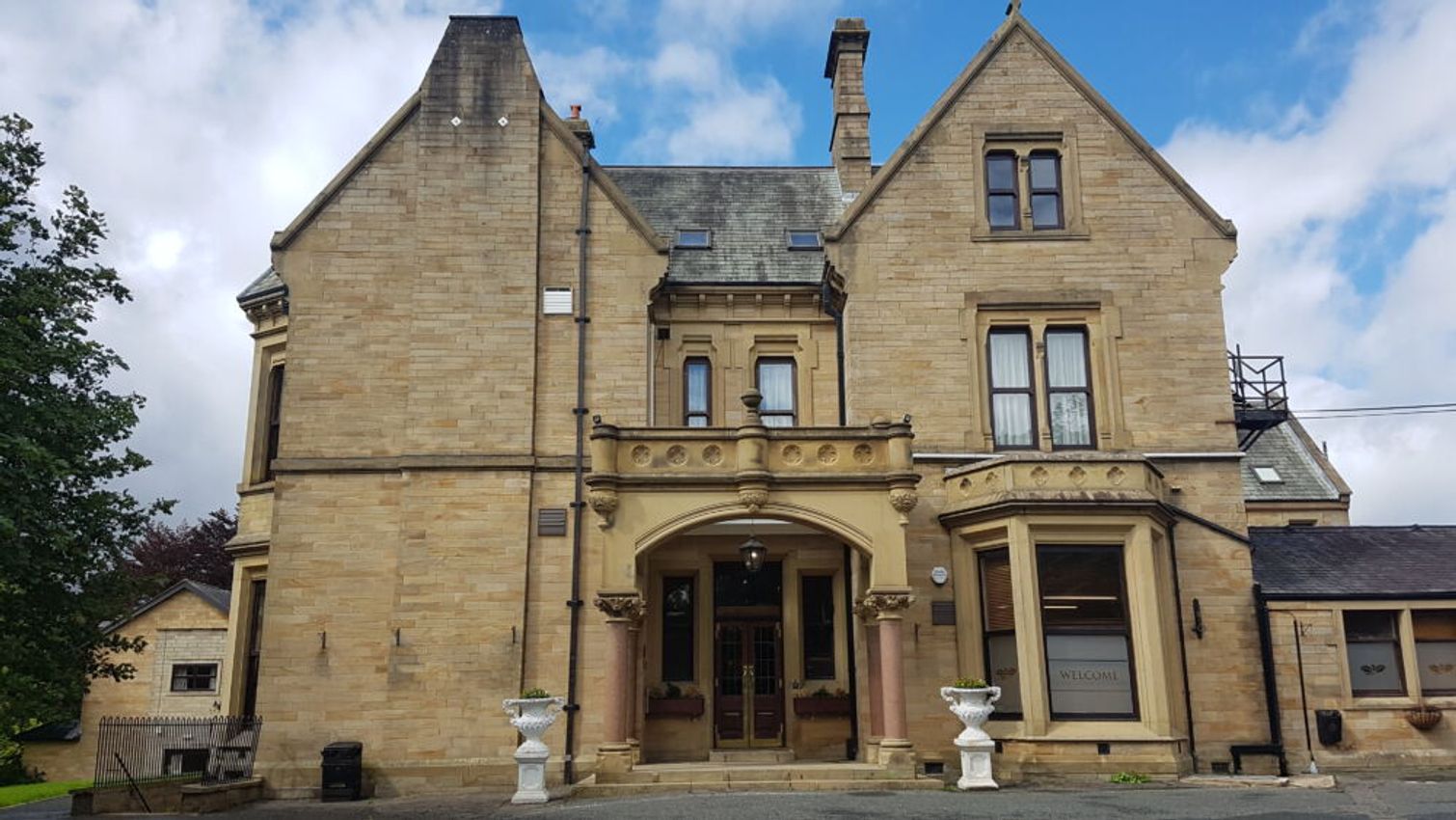 To Let TREATMENT ROOMS THE OAKS HOTEL COLNE ROAD, REEDLEY, BURNLEY