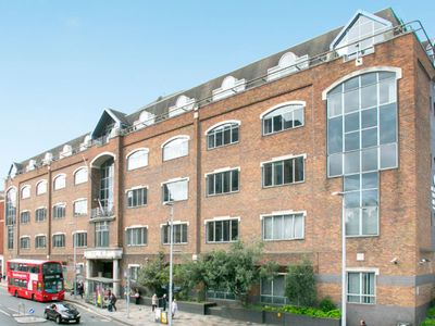 Property Image for 160 Falcon Road, London, Greater London, SW11 2LN